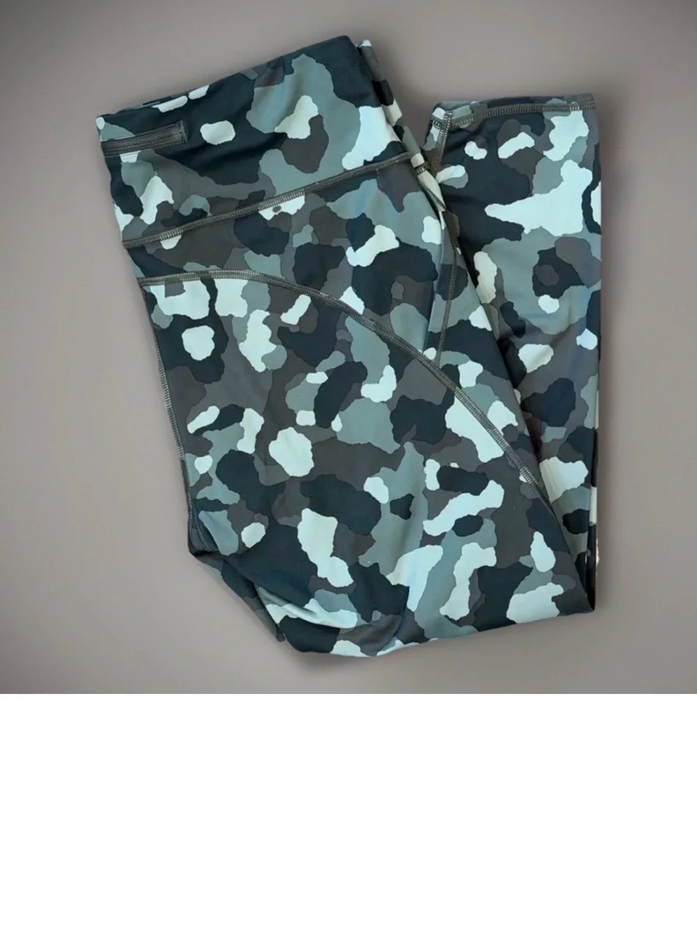 ATHLETA Lightning Camo 7/8 Size XL Leggings